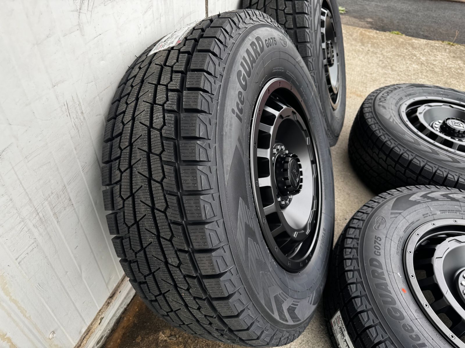 国産スタッドレス ハイラックス サーフ パジェロ 150プラド 120プラド 