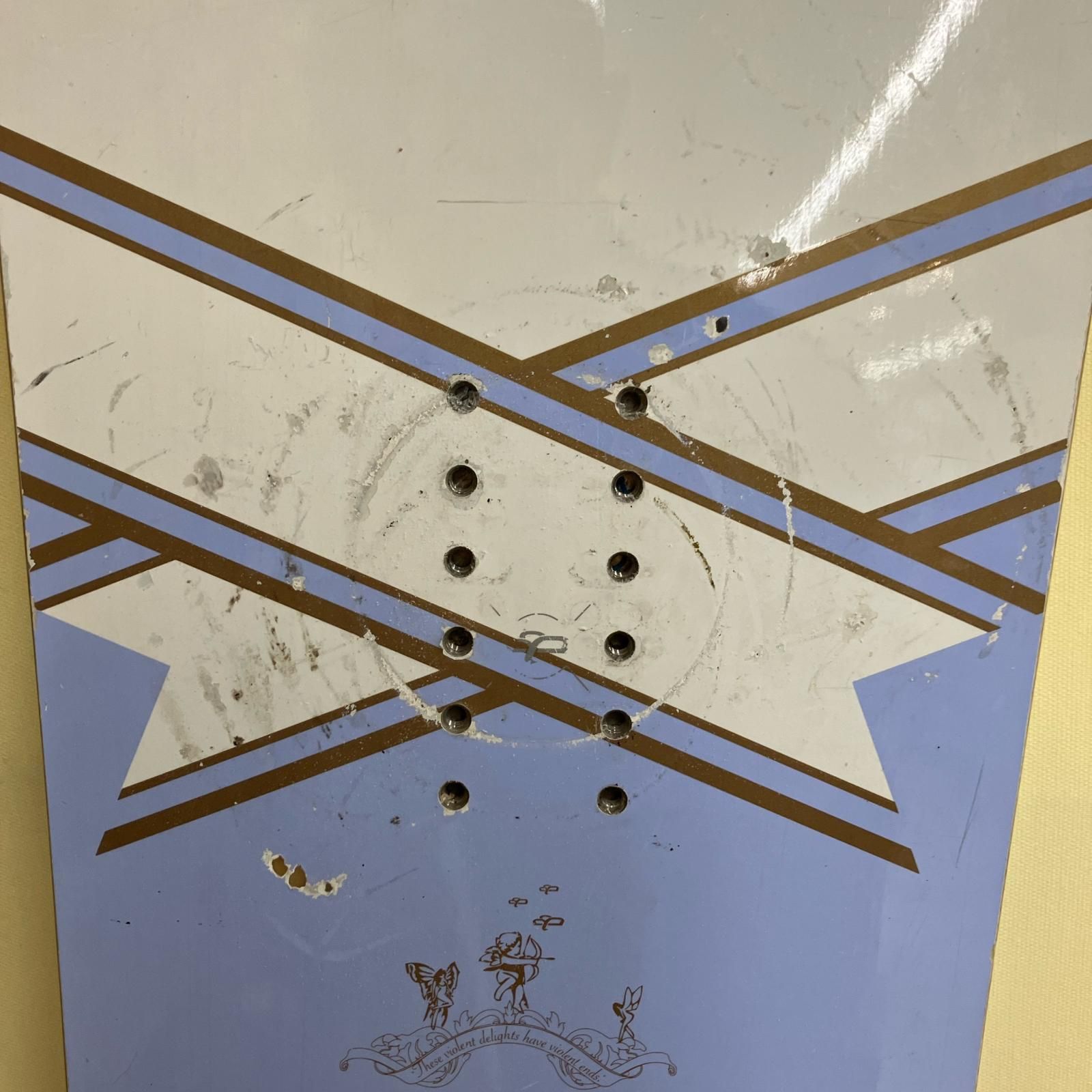 リズミカルな スノーボード ENDEAVOR ホワイト×ブラック×パープル