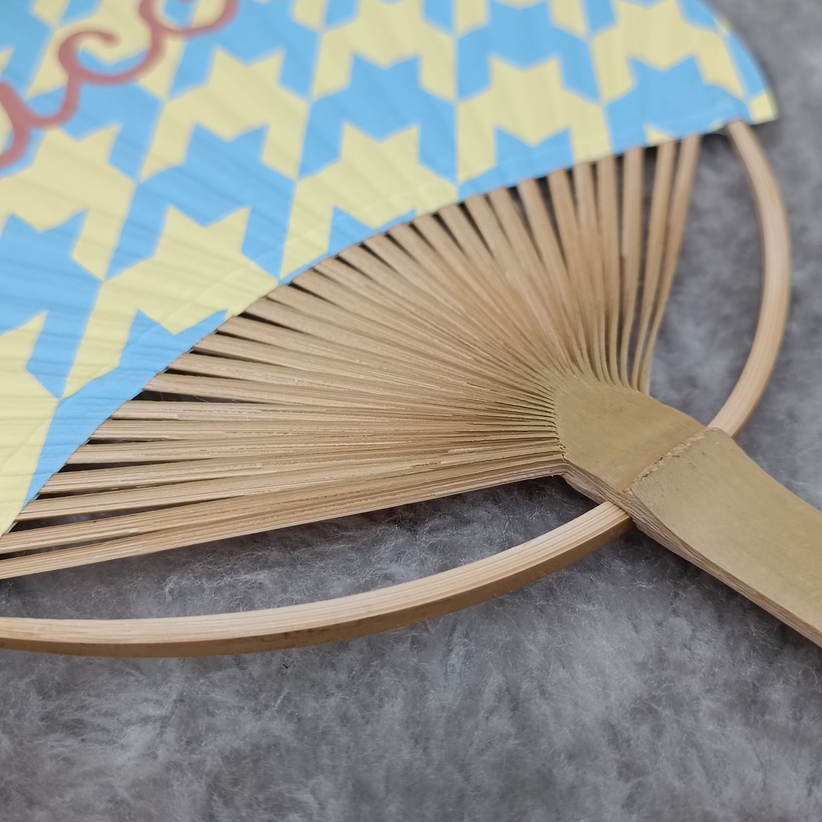 GUCCI うちわ２本セット 〈過去販売価格：１本28,030円／専用袋付き〉 GUCCI うちわ2本セット 〈過去販売価格：1本28,030円／専用袋