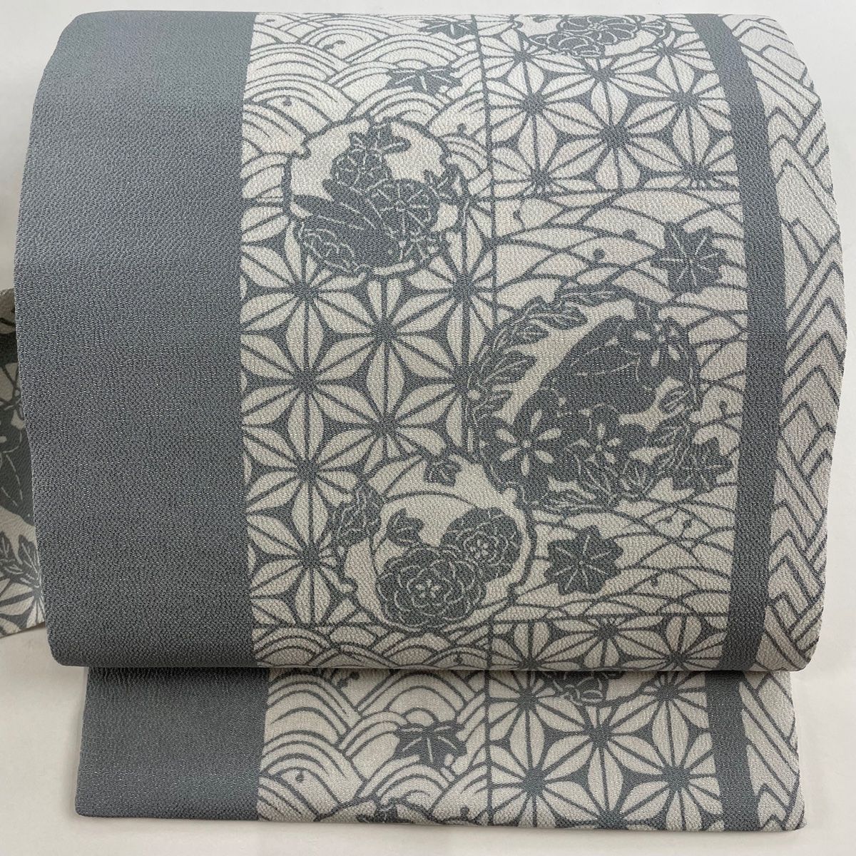 激安！特価品 落款 秀品 美品 名古屋帯 伊勢型染 青灰色 縮緬 青海波 雪輪 着物・浴衣