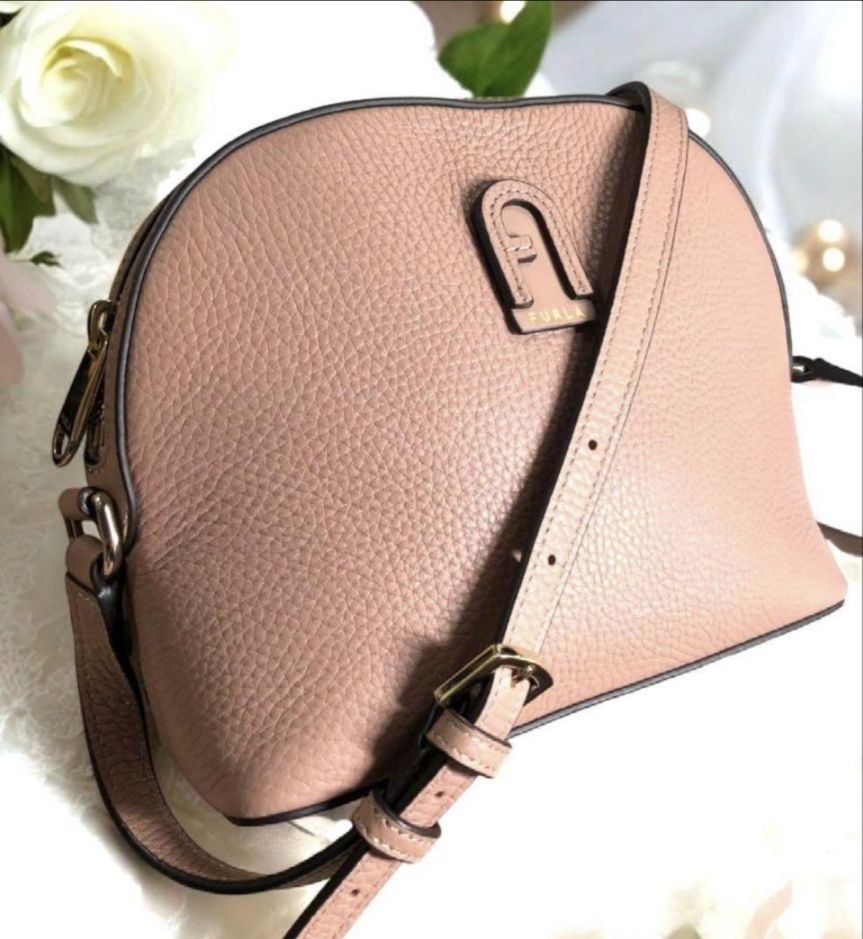 美品 FURLA フルラ ドーム型 シボ革 アーチロゴ 斜めがけショルダー