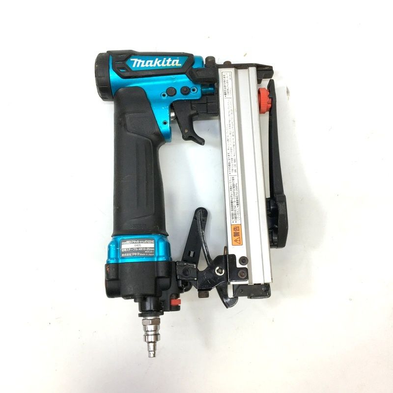 makita マキタ 4mm 高圧エアタッカ AT425HEM 青 エアー工具 タッカー ピン タッカ 内装 家具木工 リフォーム ステーブル △ DW3539