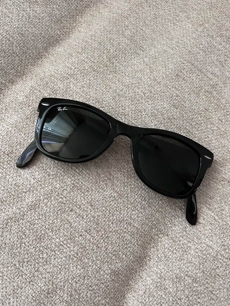 レイバン　サングラス　折りたたみ　ブラック 楽天市場】入手困難【Ray-Ban】レイバン サングラス RB4105-601