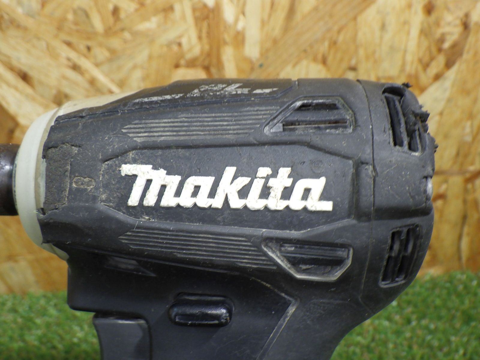 マキタ 18V インパクトドライバー TD172D 手元ボタンで切り替え マキタ 18V インパクトドライバー TD172D 手元ボタンで切り替え
