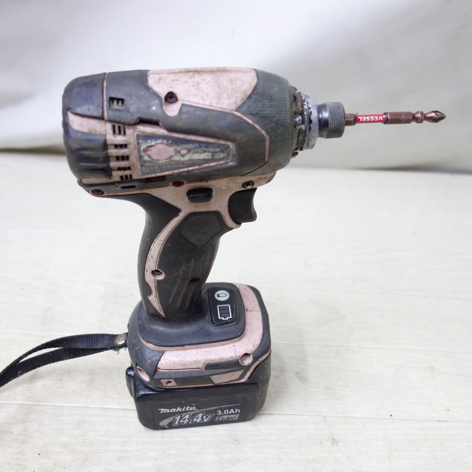 マキタインパクトドライバー☆TD134D☆14.4V☆本体のみ美品☆17090503
