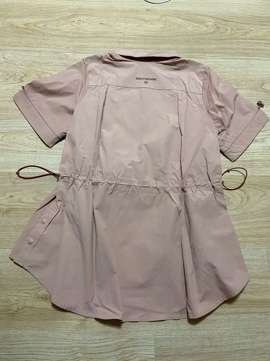 アノラック Tシャツ