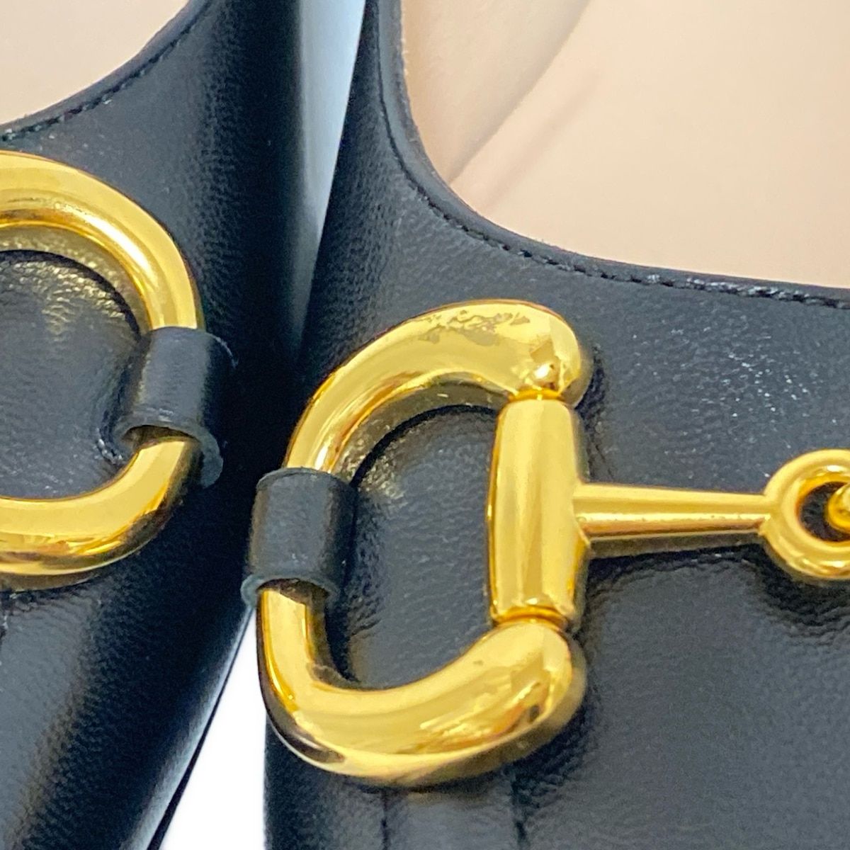  GUCCI グッチ パンプス 37 1 2 レディース - 645600 黒×ゴールド ホースビット レザー ハイヒール パンプス パンプス