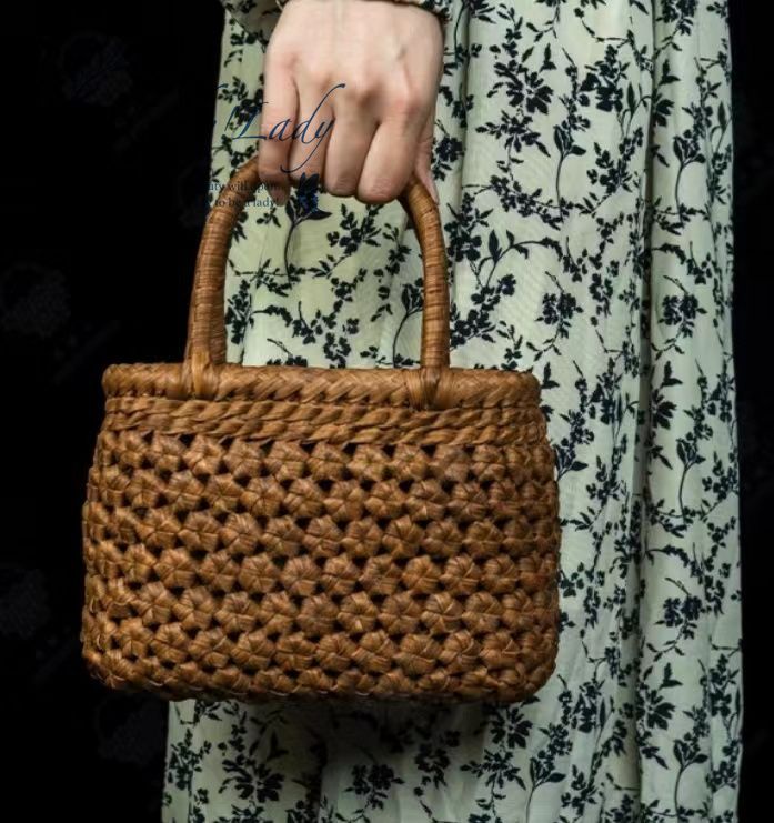 ♥️未使用♥️【MARNI】ホワイト スモールマイクロカゴバッグ