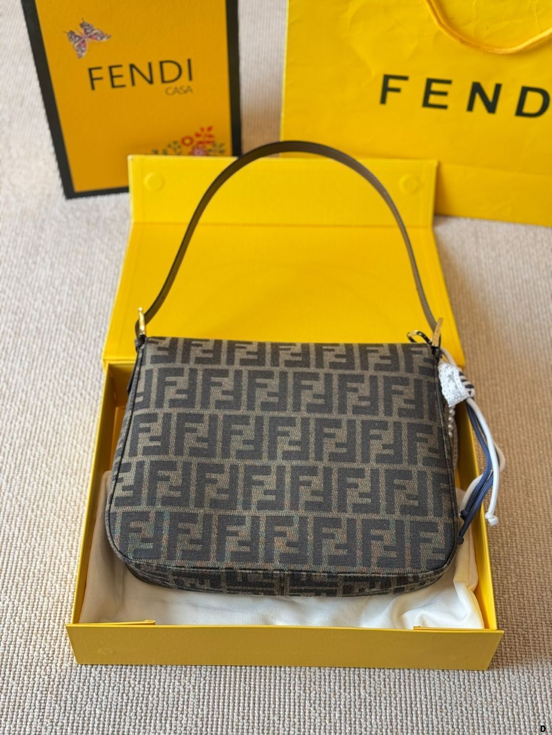 FENDI フェンディ バゲット バッグ ラージサイズ 今日特価】Fendi Baguette フェンディ バゲット バッグ（ラージ