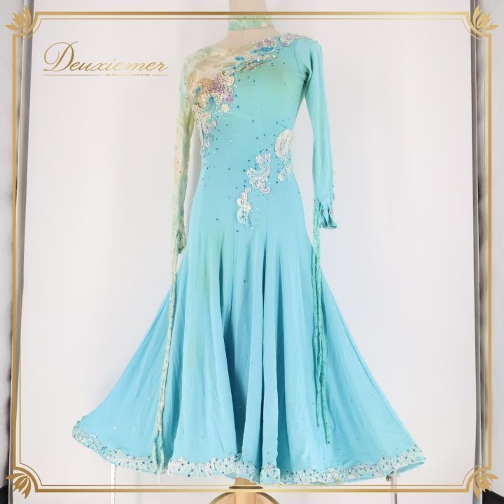 社交ダンス 衣装 スタンダード ドレス ワンピース スタンダードドレス 水色 デモ パーティ 発表会 フリル ダンス ブルー系 かわいいデザイン 上品 優しい色味 フェミニン ステージ衣装 おしゃれ ダンスイベント 大人用 エレガント