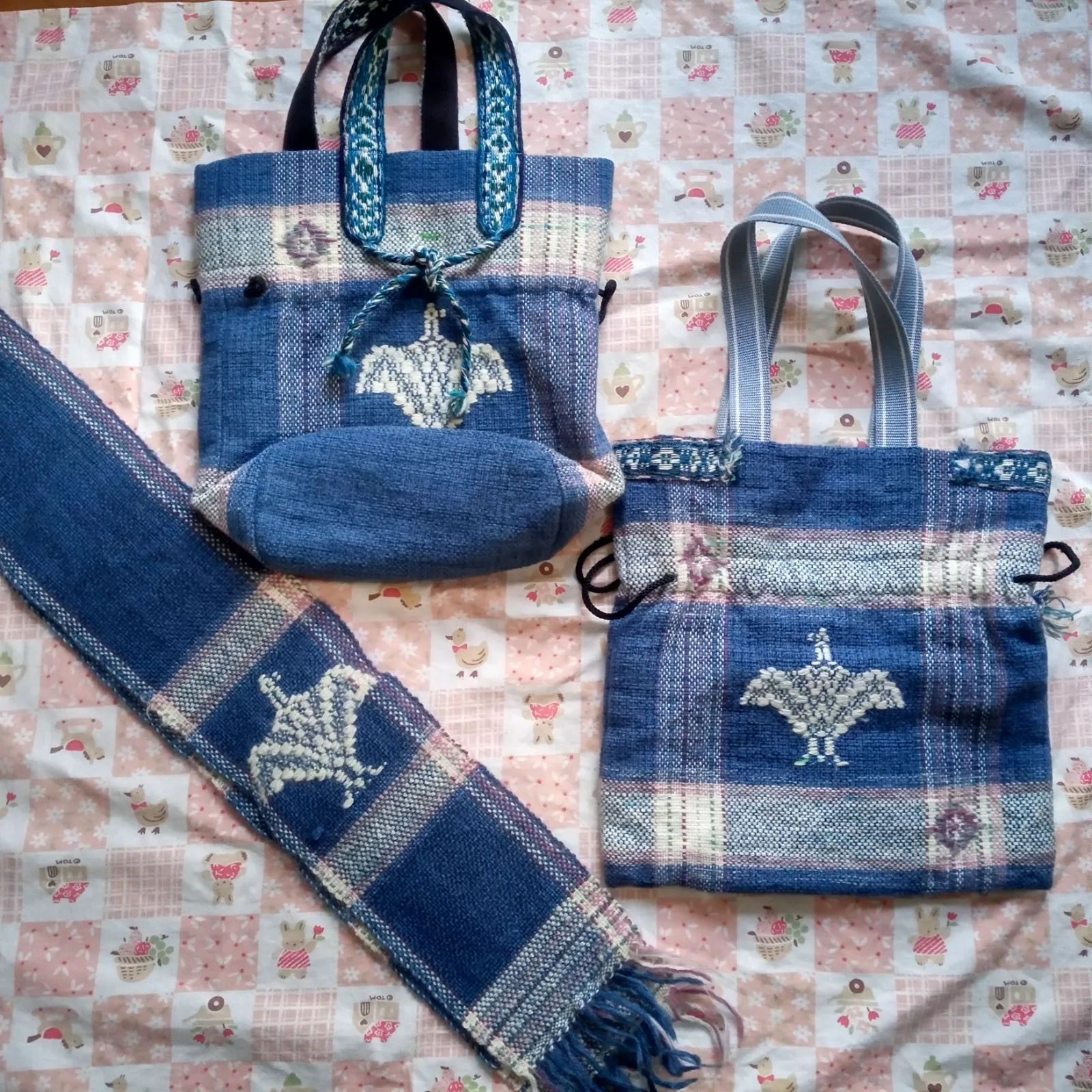 北海道手織りつむぎ 優佳良織工芸館 優佳良織 白鳥 バッグ2点とマフラー 中古 - メルカリShops