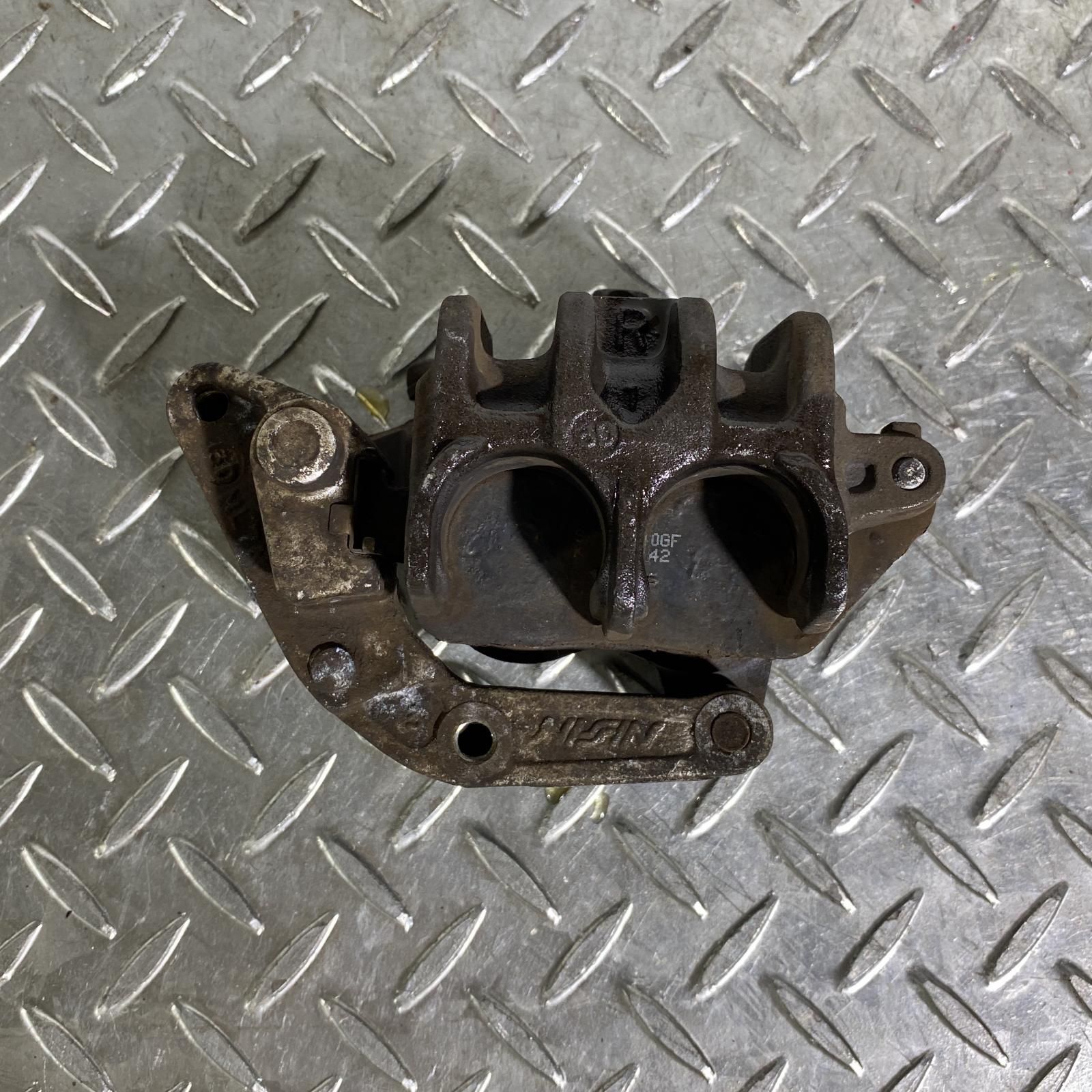 CB400SF フロントキャリパー