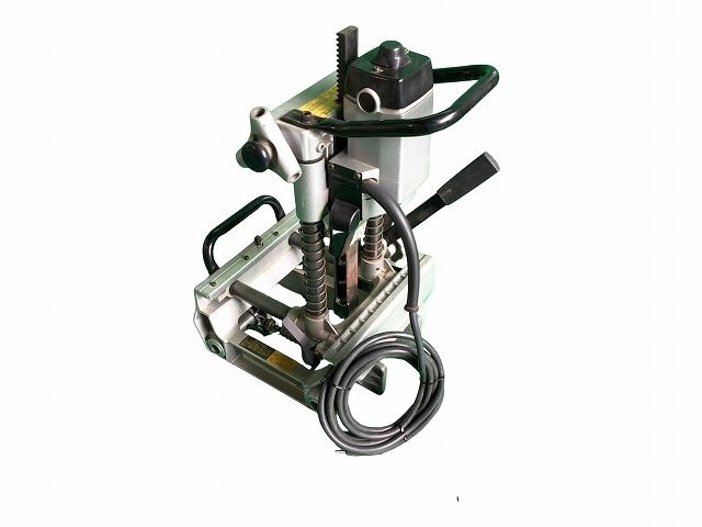 ☆比較的綺麗☆makita マキタ 100V 6mm～30mm 手動カクノミ 7304 角のみ 角