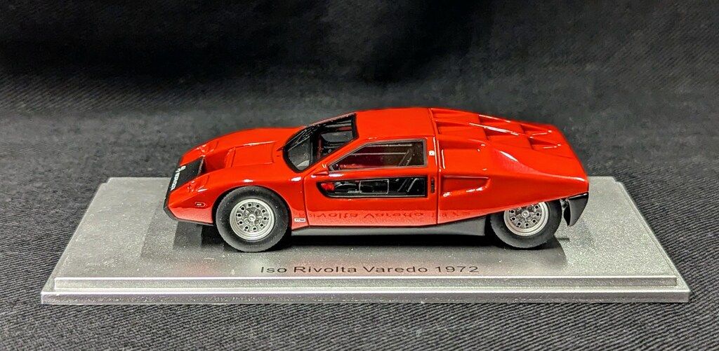 KESS 1|43 イソ リヴォルタ VAREDO 1972 レッド