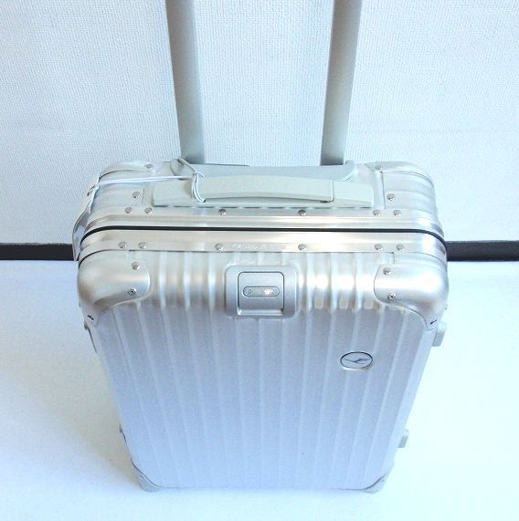 RIMOWA Volkswagenコラボ キャリーケース アルミ２輪　32 L RIMOWA アルミコレクション 32L 4輪 [1661005] 2輪 - メルカリ