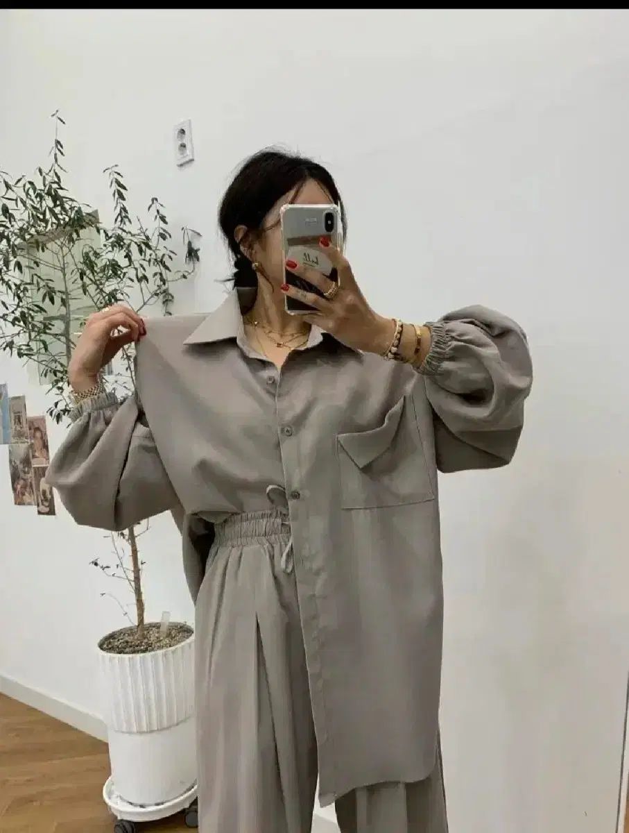 ベージュ