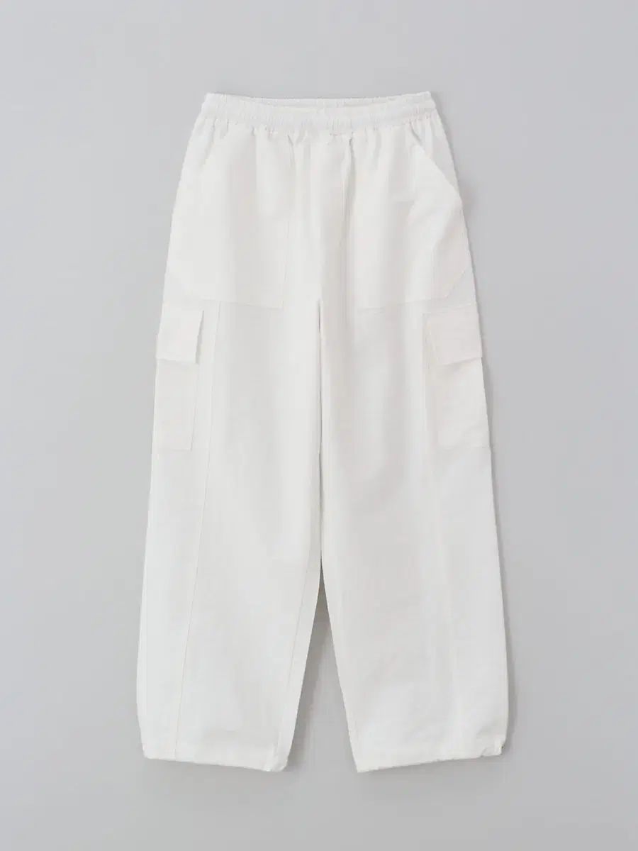 エークリース カーゴ 밴딩 パンツ アイボリー