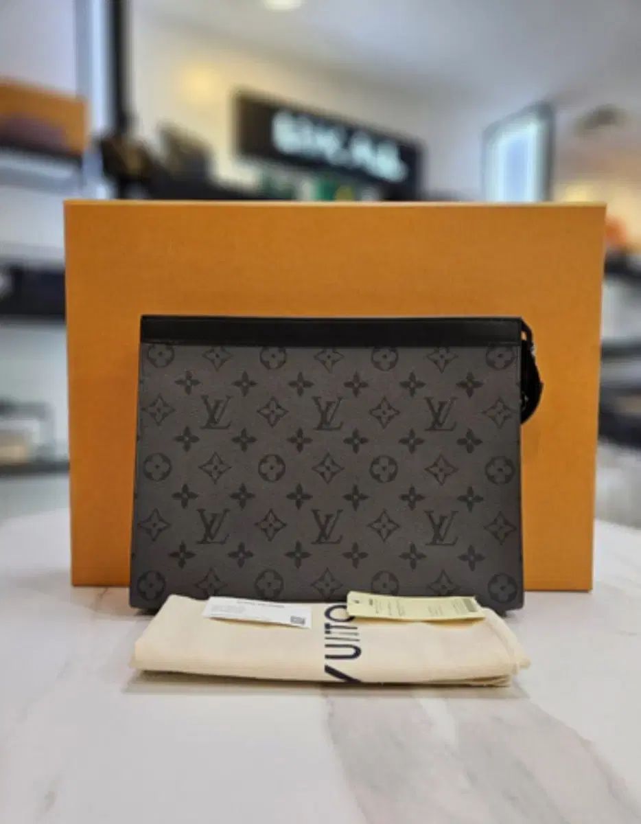 Louis Vuitton ルイヴィトン ヴォワヤージュ MM モノグラム クラッチバッグ
