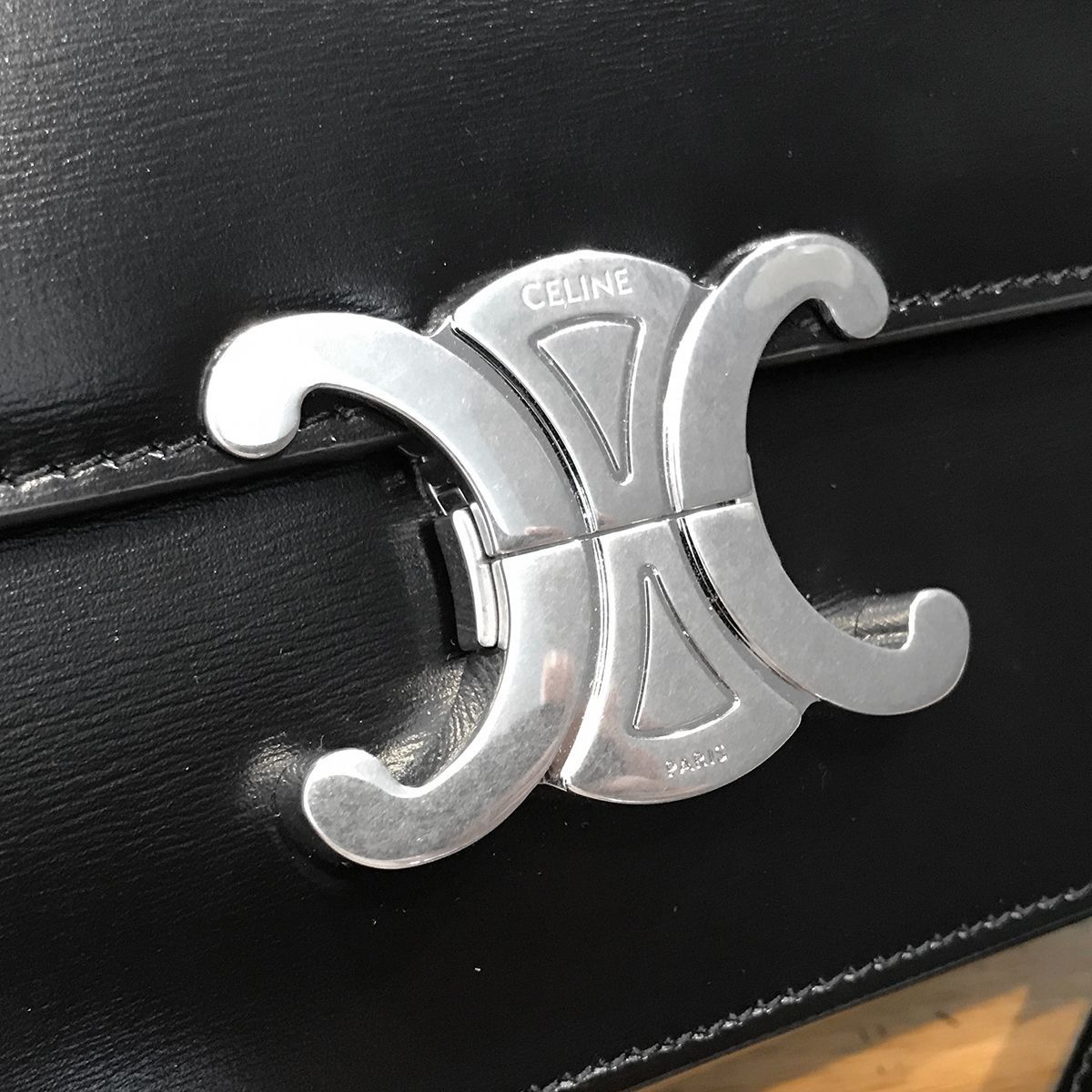 新品同様】セリーヌ ティーントリオンフ ショルダーバッグ シャイニー