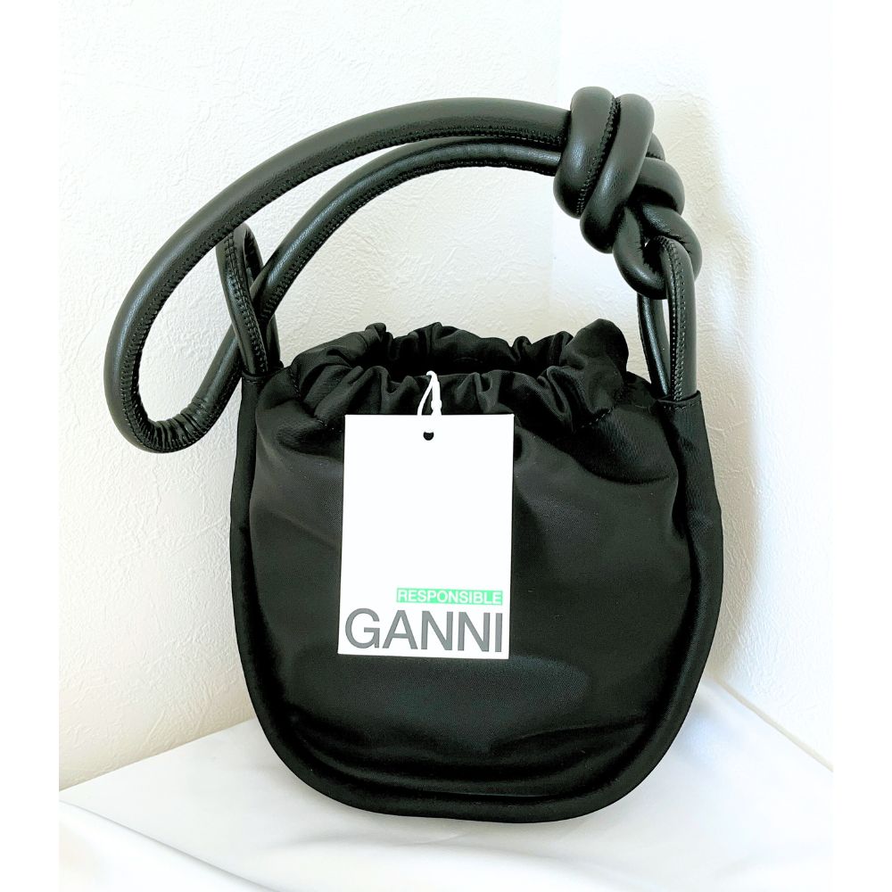 2-3日でお届け》新品【Ganni】「ノット スモール」ハンドバッグ - CREA