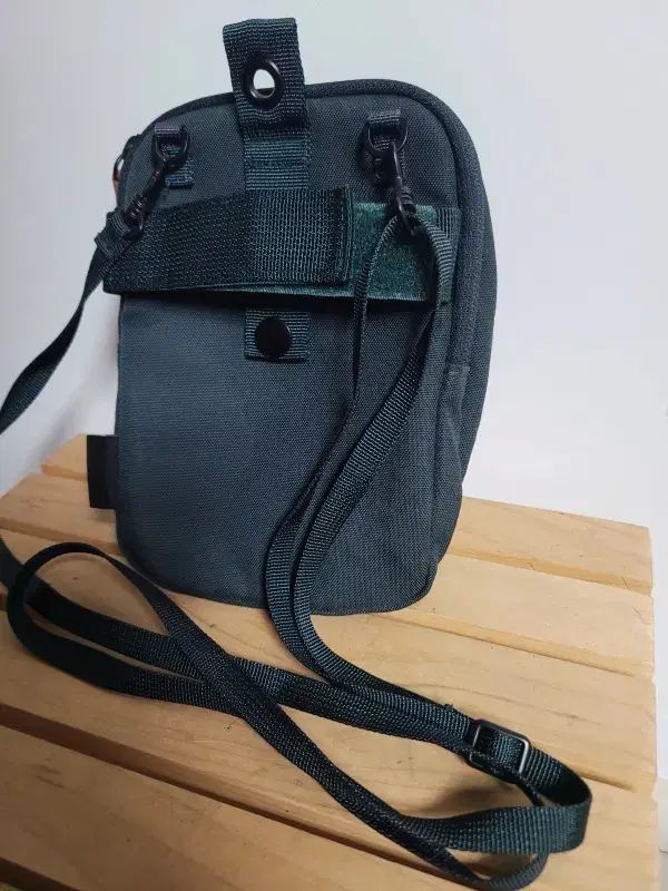 コーロンスポーツ チャコールグリーン ミニ クロスバック ユニセックス 傷なし