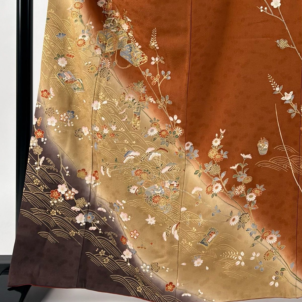 訪問着 身丈164.5cm 裄丈63.5cm S 袷 文箱 草花 金彩 染め分け 赤茶 正絹 秀品 一つ紋