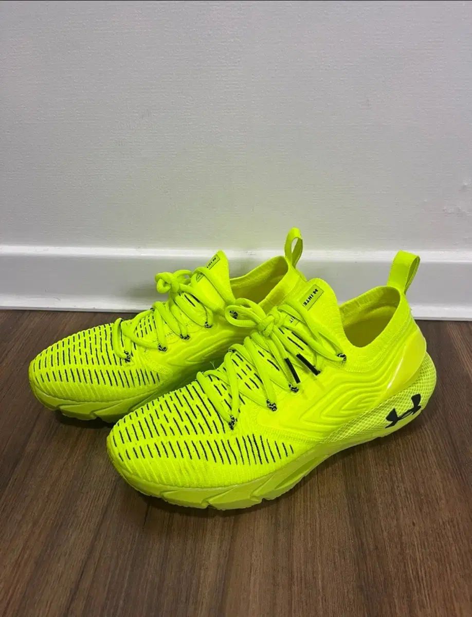 UNDER ARMOUR アンダーアーマー ランニングシューズ 255