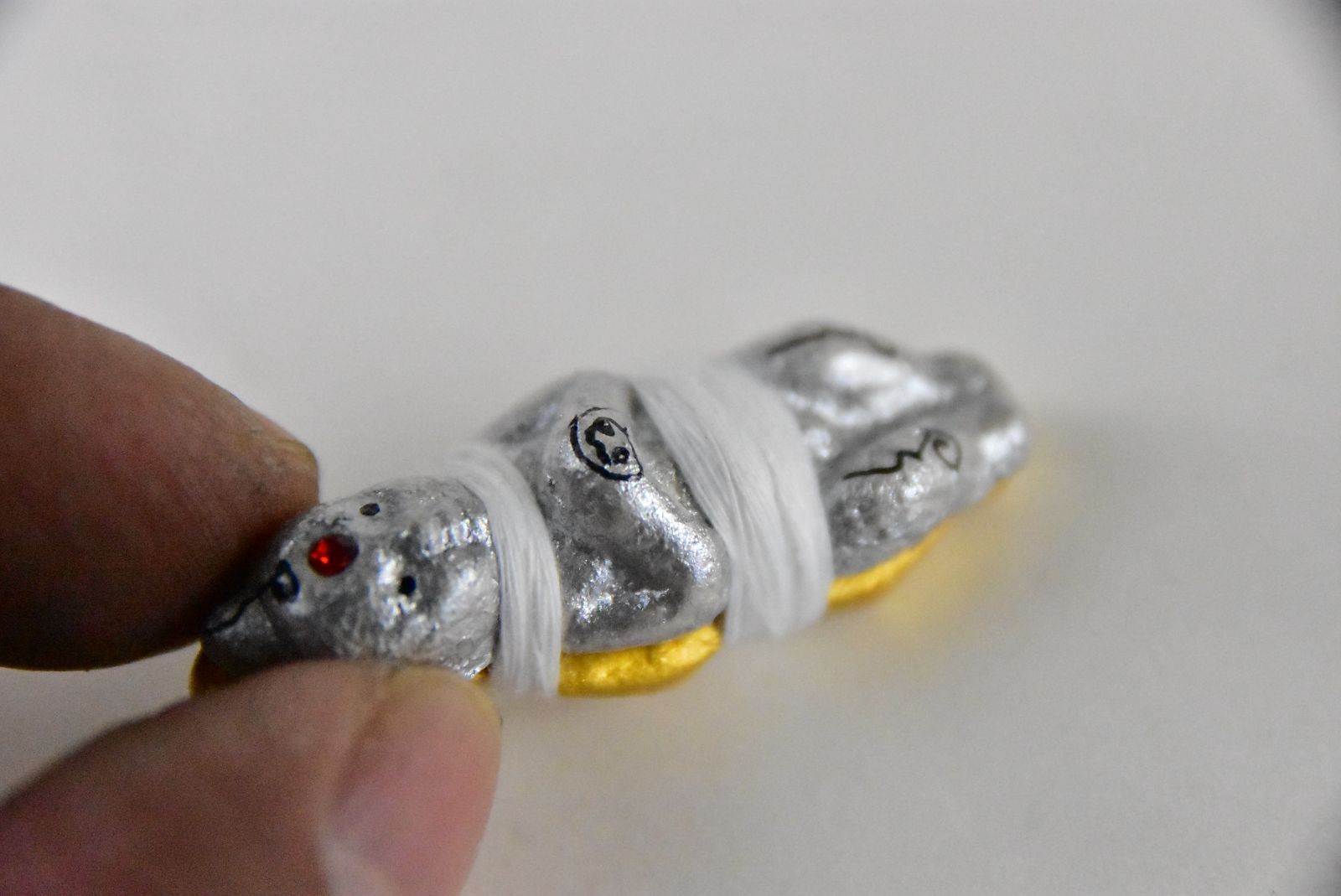 タイ呪物 呪符 金銀のクマントーン ルッククロック 金運・開運・商売