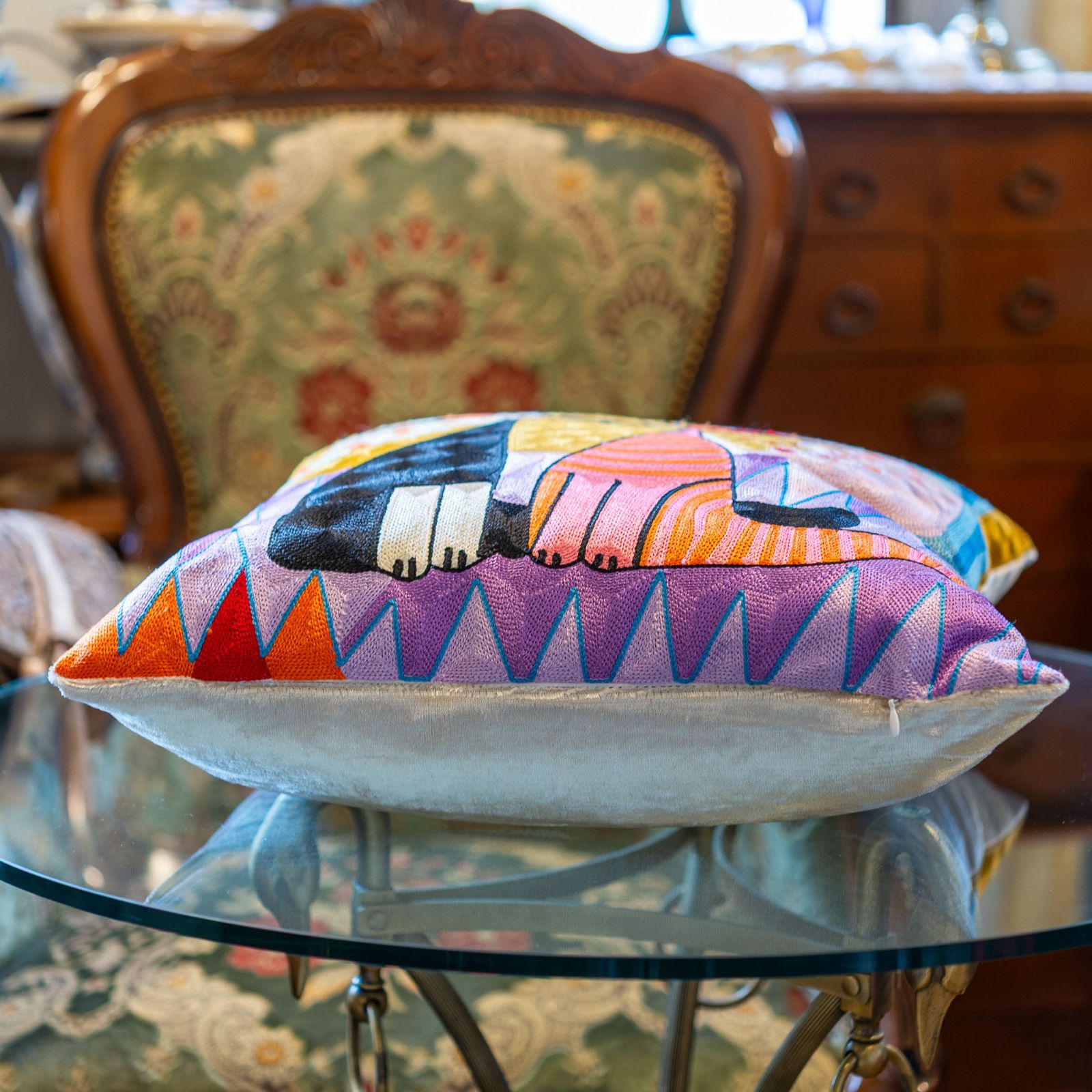 ヴァハトマイスター 刺繍クッション