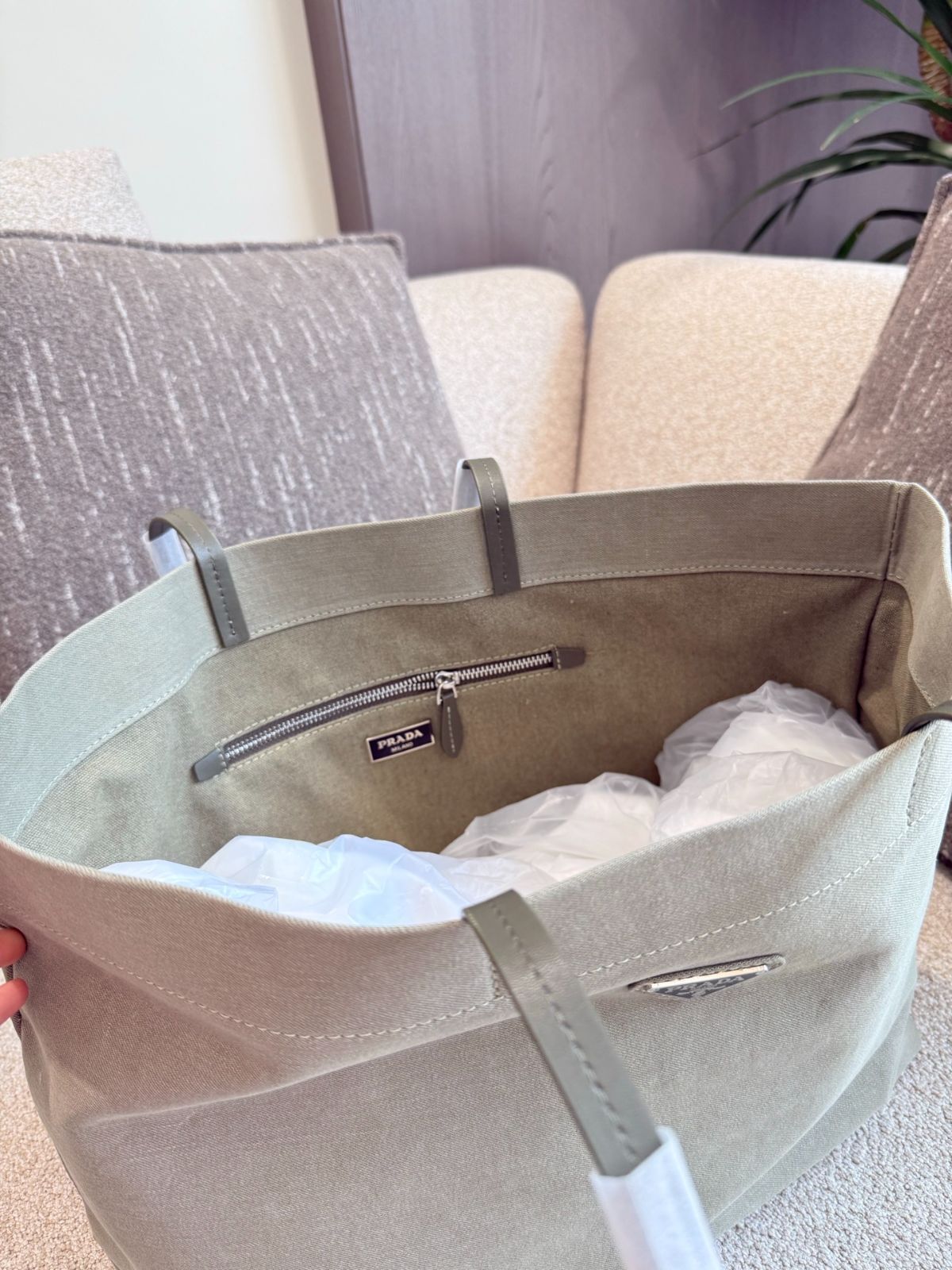 【PRADA】デニム ショッピングバッグ  在庫確認ください 今日特価】Prada デニム ショッピングバッグ マッチグリーン（38
