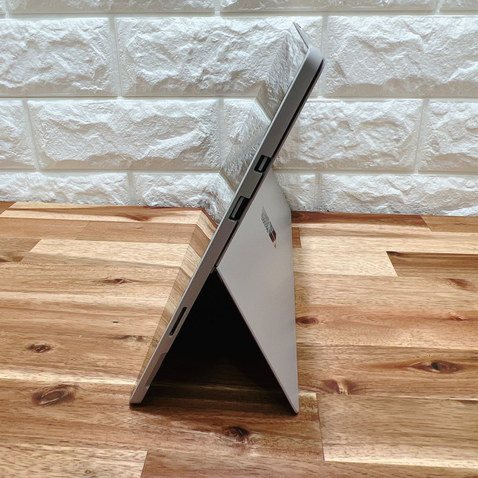 Surface pro 5☘Core m3第7世代☘メモリ4GB☘爆速SSD搭載