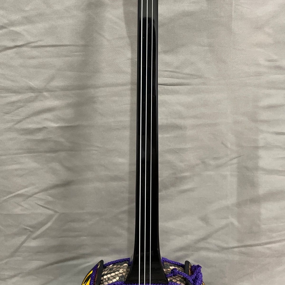 【超美品】沖縄三線 人工皮 三味線 合皮 ヘビ皮柄 ケース付属 爪付き 超美品】沖縄三線 人工皮 三味線 合皮 ヘビ皮柄 ケース付属 爪