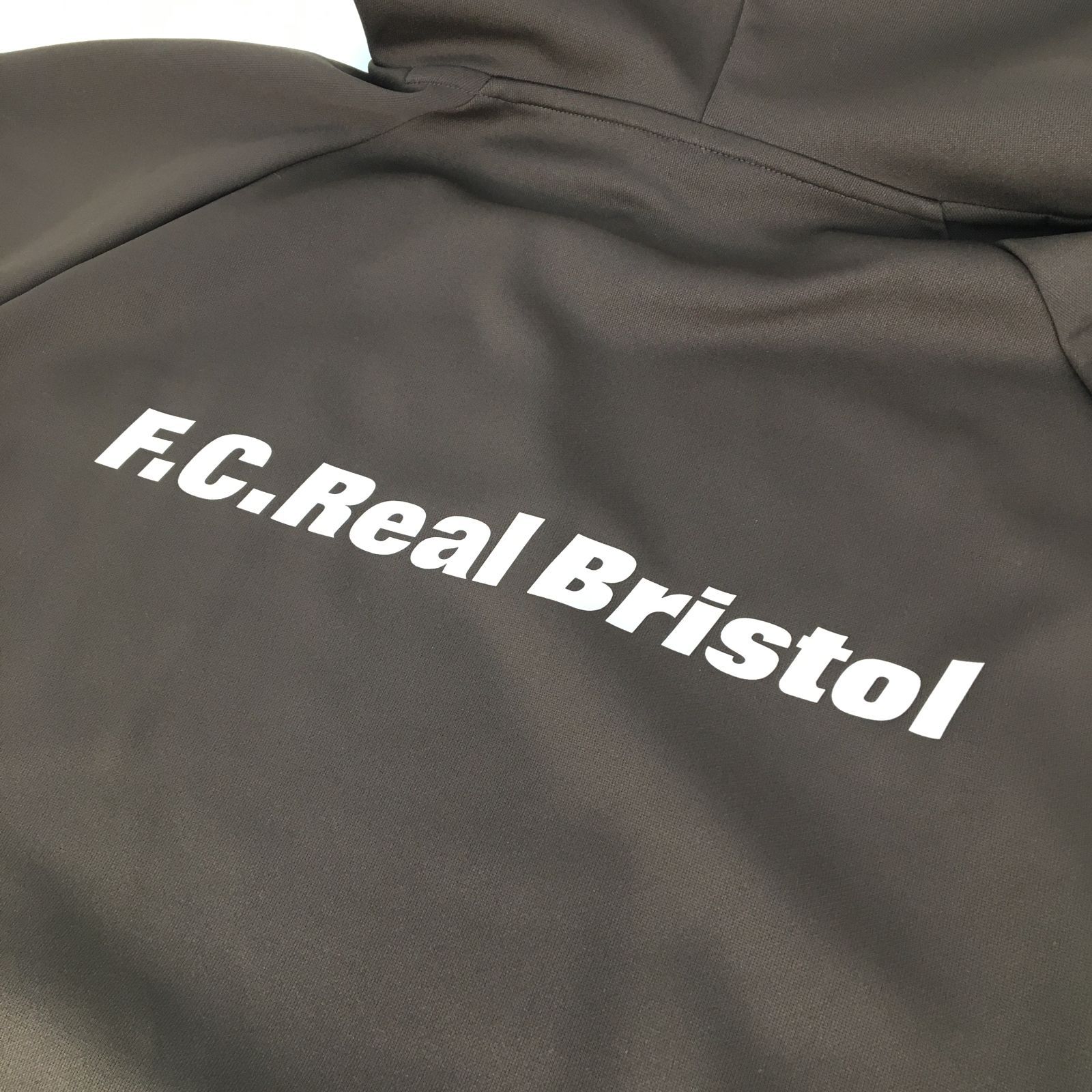 F.C.R.B./F.C.Real Bristol/FCRB (エフシーアールビー/エフシーレアルブリストル) 23AW  トレーニングプルオーバーパーカー XL チャコール /m 241111 01005 hi◇128 - メルカリ