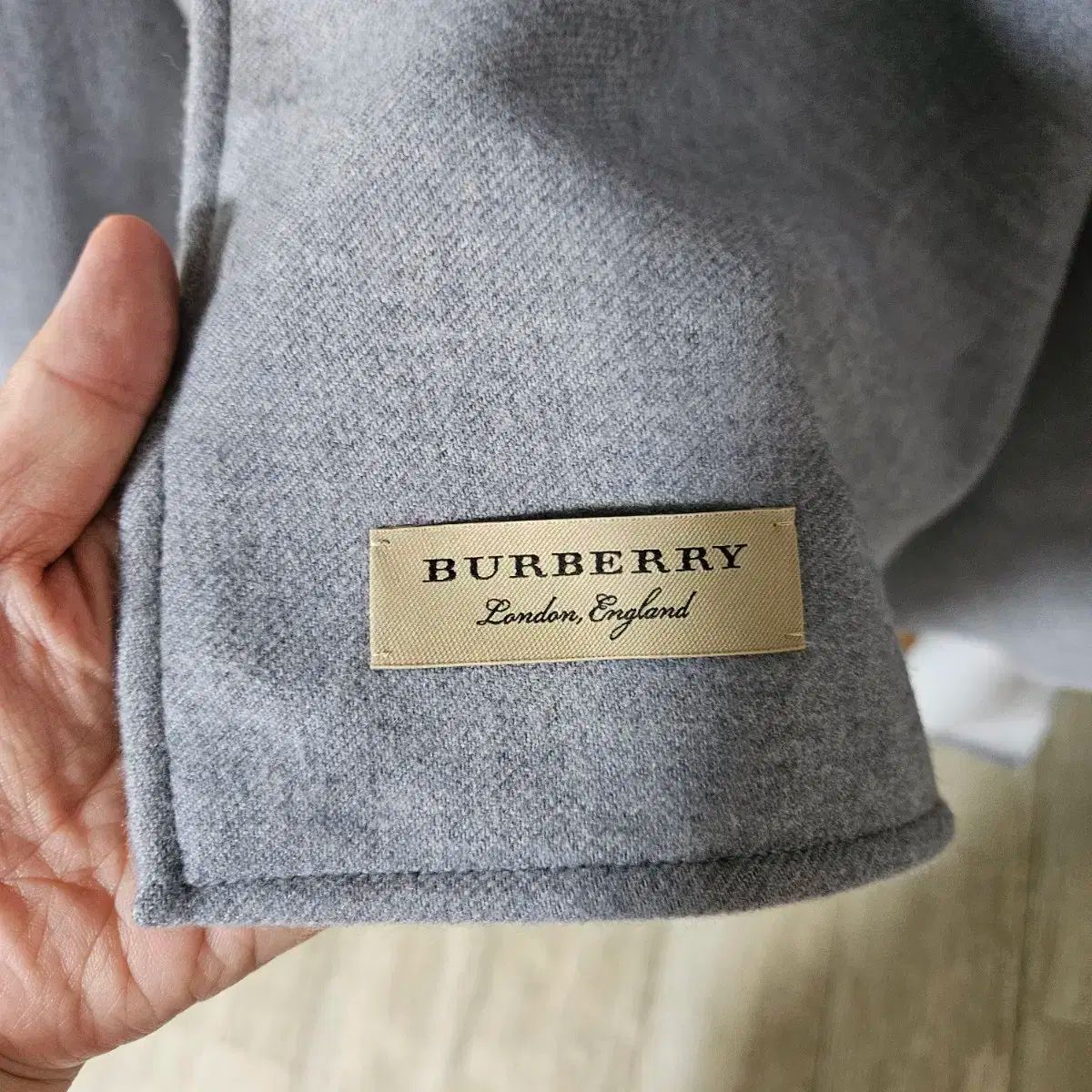Burberry グレー ファー付き ポンチョ サイズ38 340722668_1.jpg