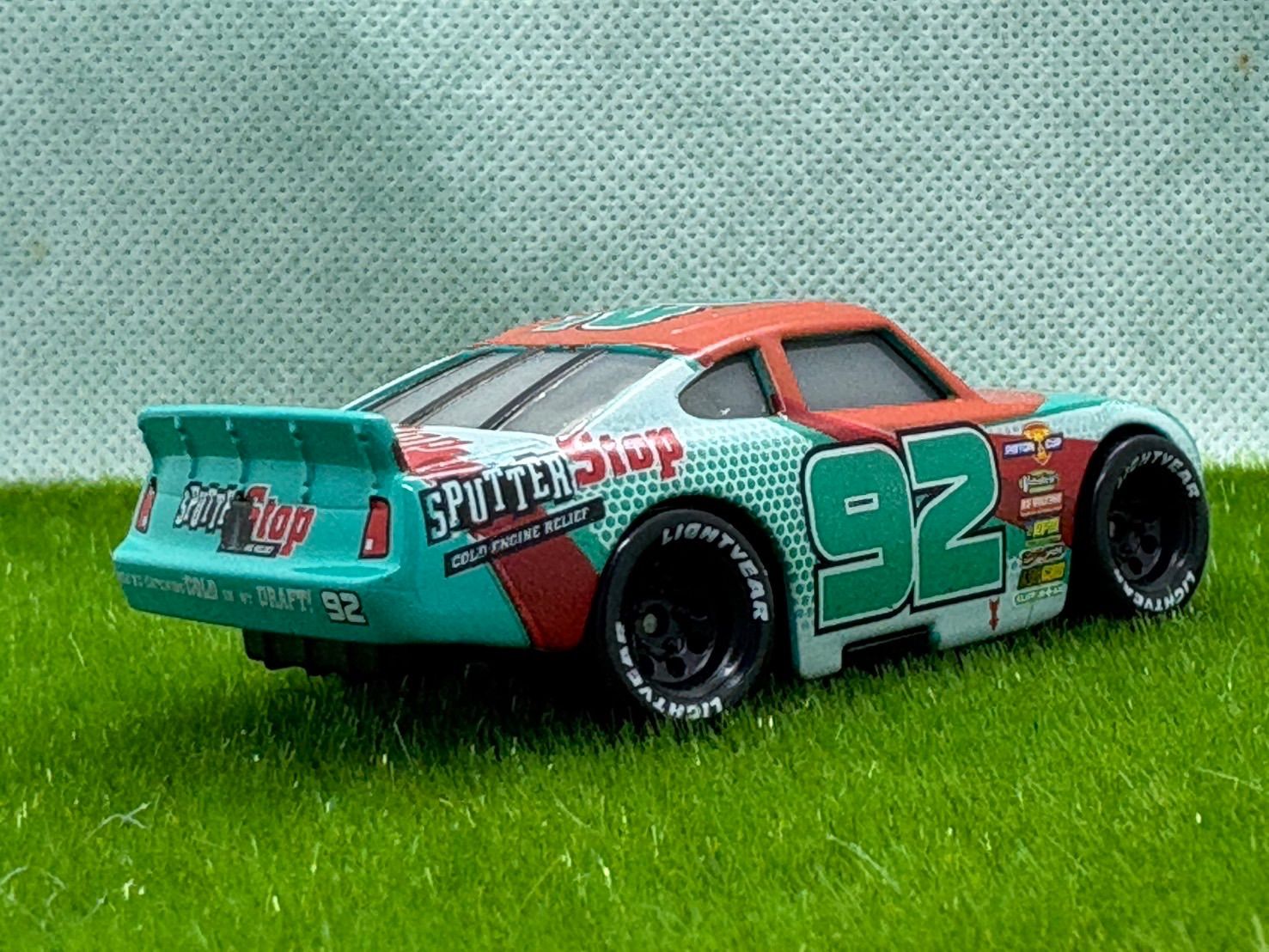 カーズ　ミニカー 新品】カーズ ミニカー NO92 番ピストンカップレーサー 仕様