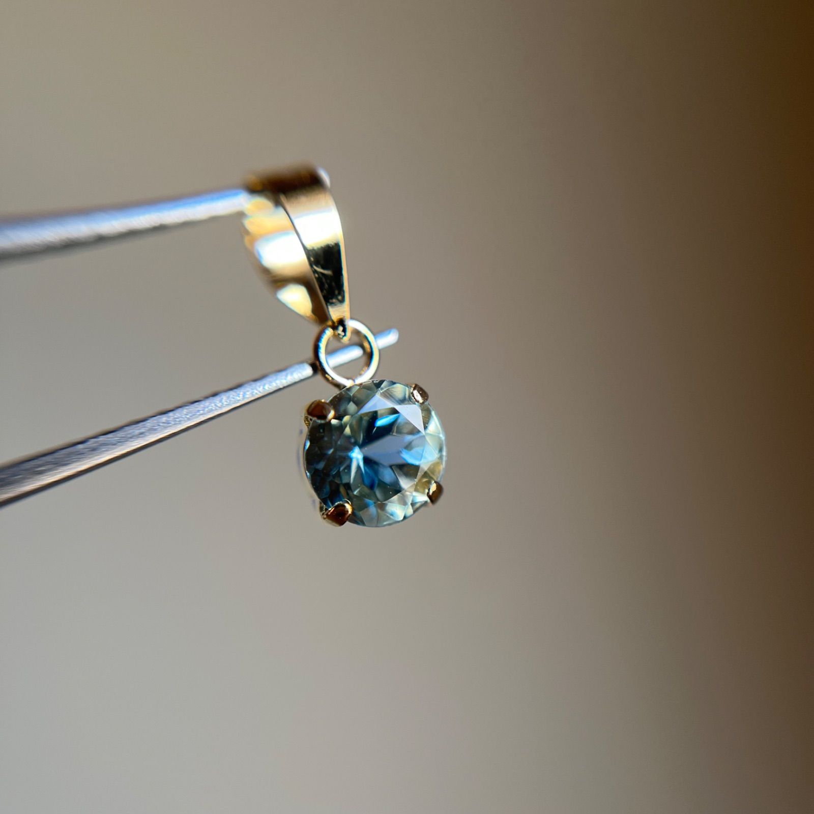 K18 天然石サンタマリアアクアマリン ラウンド ペンダントトップ チャーム FORTGASGNV_COM_BR