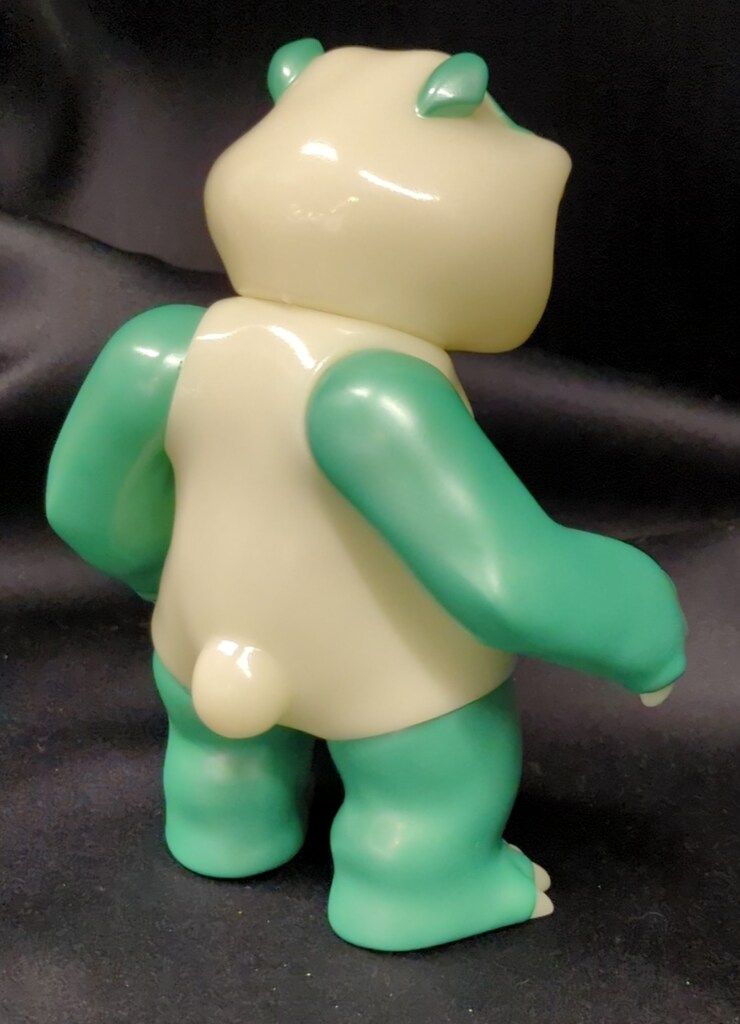 TTTOY HARIKEN マッドパンダ MAD PANDA 蓄光成型/緑塗装 ピンク目