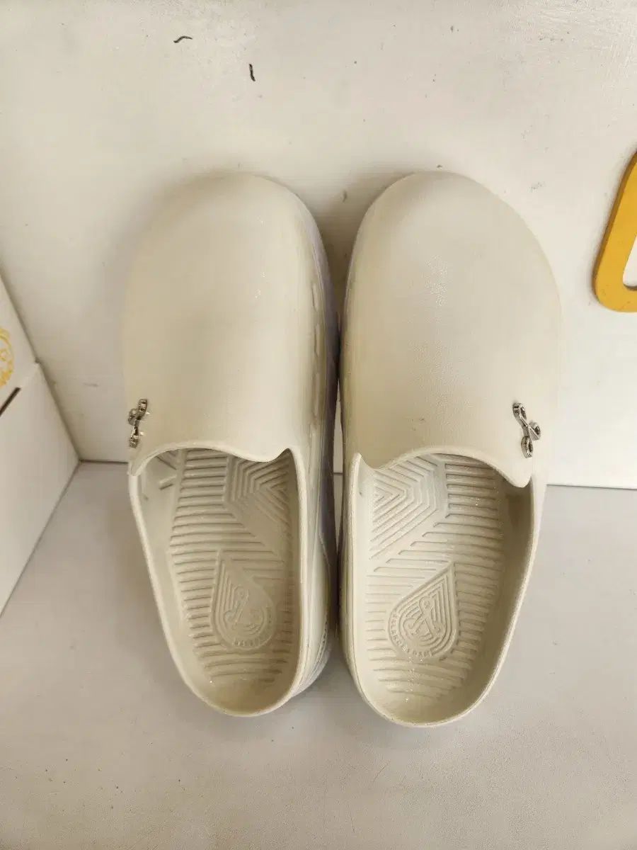 樹皮 スリッパ