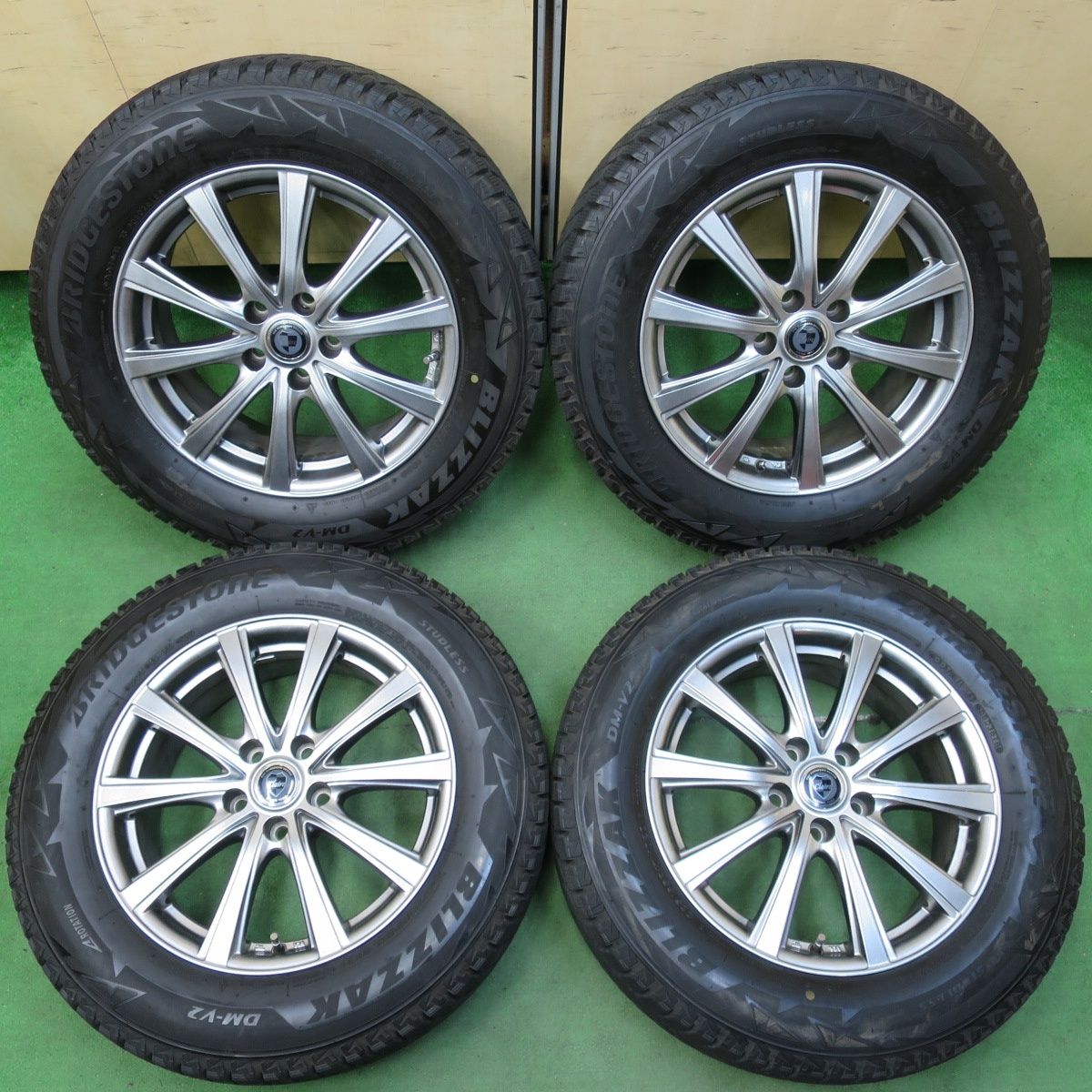 [送料無料] バリ溝！キレイ！9分スタッドレス 225/65R17 ブリヂストン ブリザック DM-V2 Claire クレール 17インチ PCD114.3/5H5011609イス