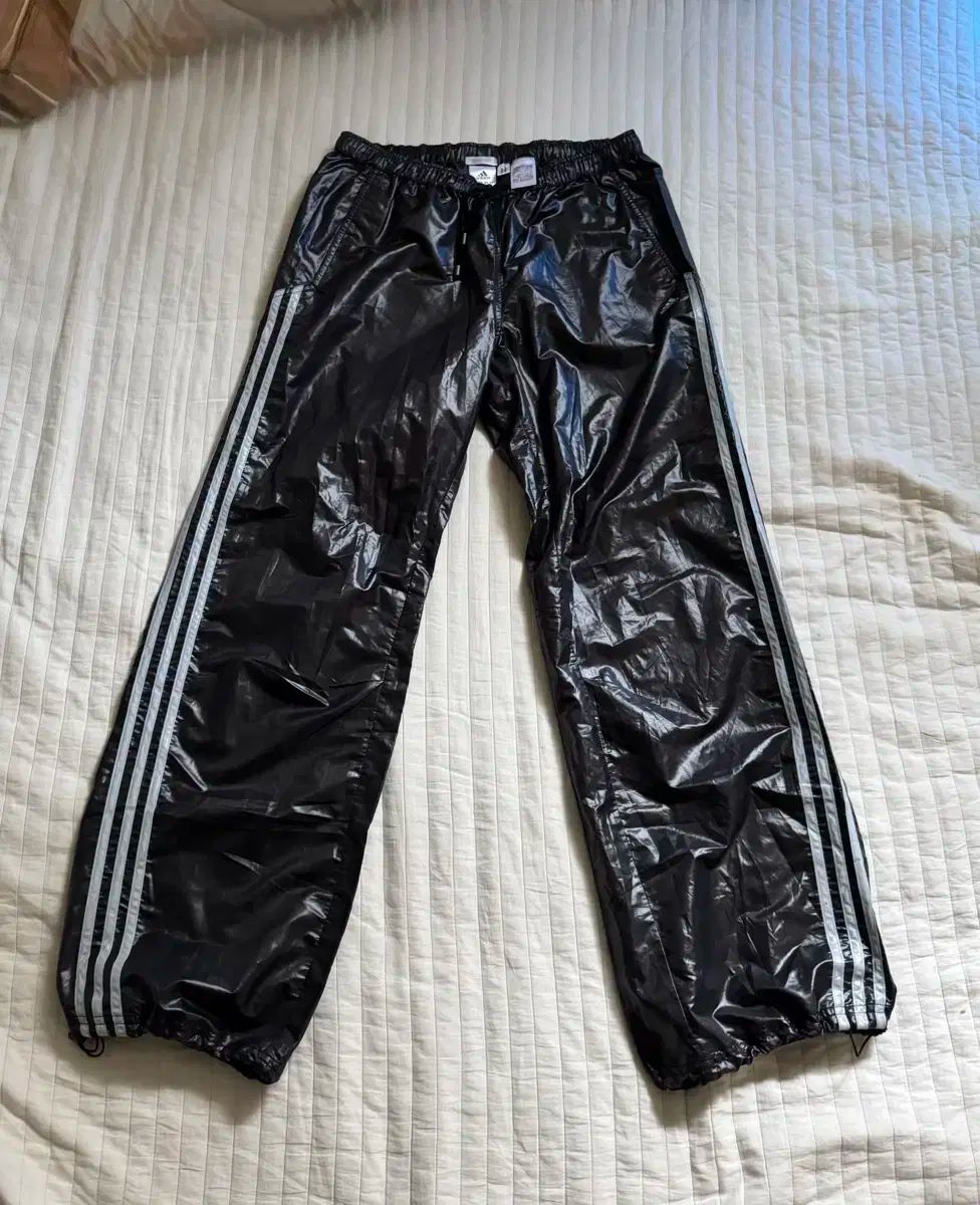 jpn adidas アディダス スカイグレー 3本線 光沢 ビニールパンツ トラックパンツ