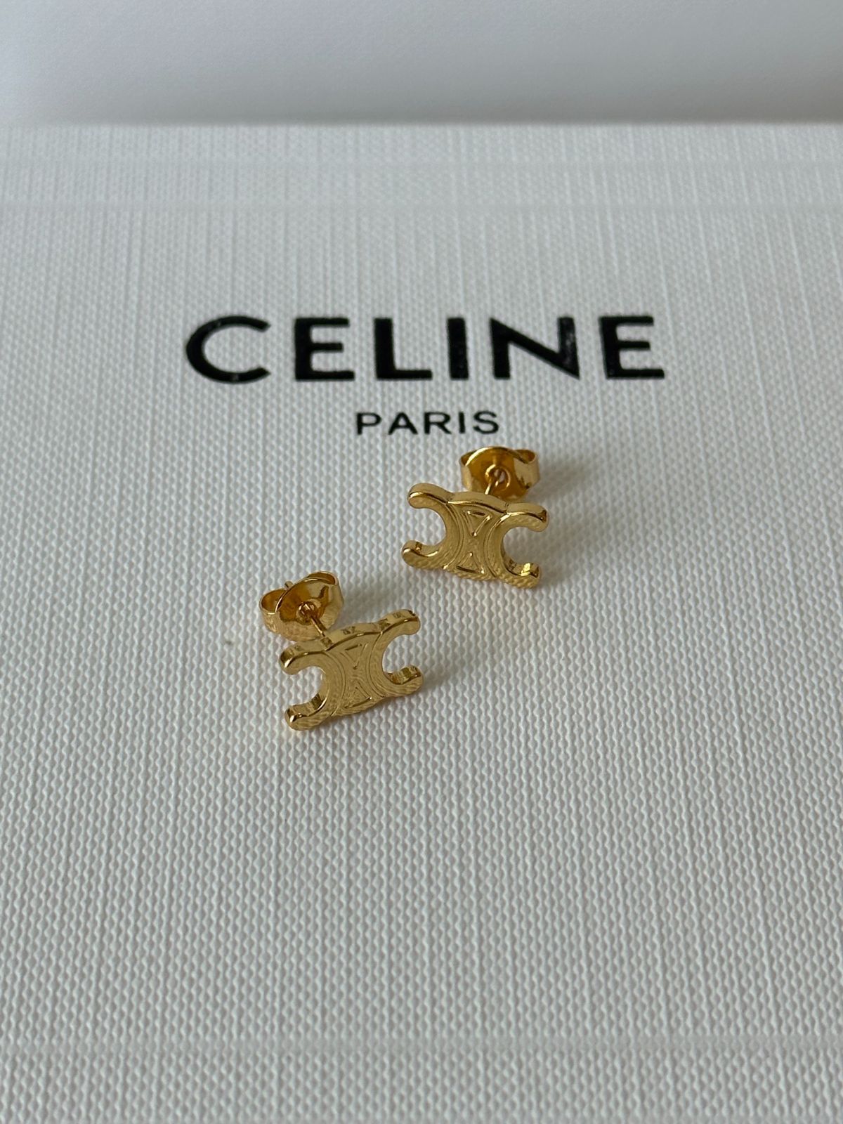 CELINE ゴールドスタッドピアス 人気品高級◇刻印あり - メルカリ