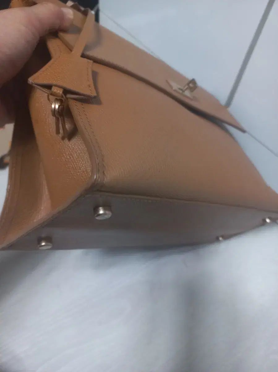 必要な COURONNE クロンヌ ステファニー クラシック 31 トートバッグとクロスボディバッグ キャメルカラー 送料無料！