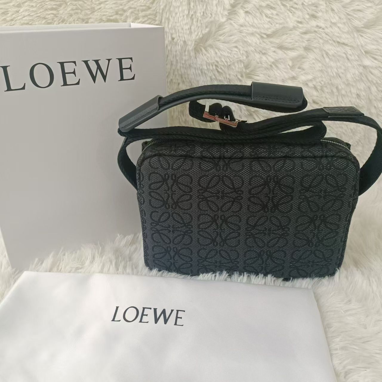 希少美品✨LOEWE ロエベ メンズ ボディバッグ ショルダーバック