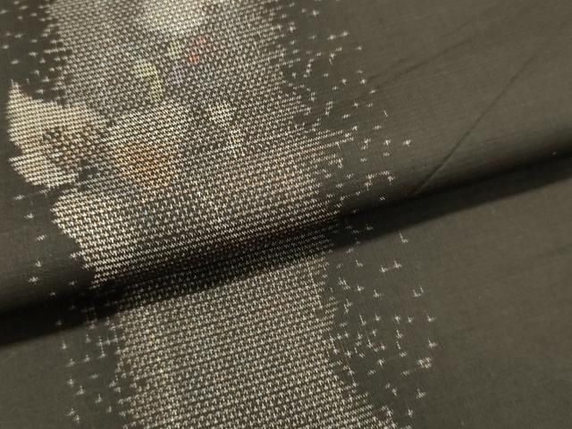 平和屋着物○本場大島紬 泥染め 葡萄蔦の葉文 正絹 逸品 未