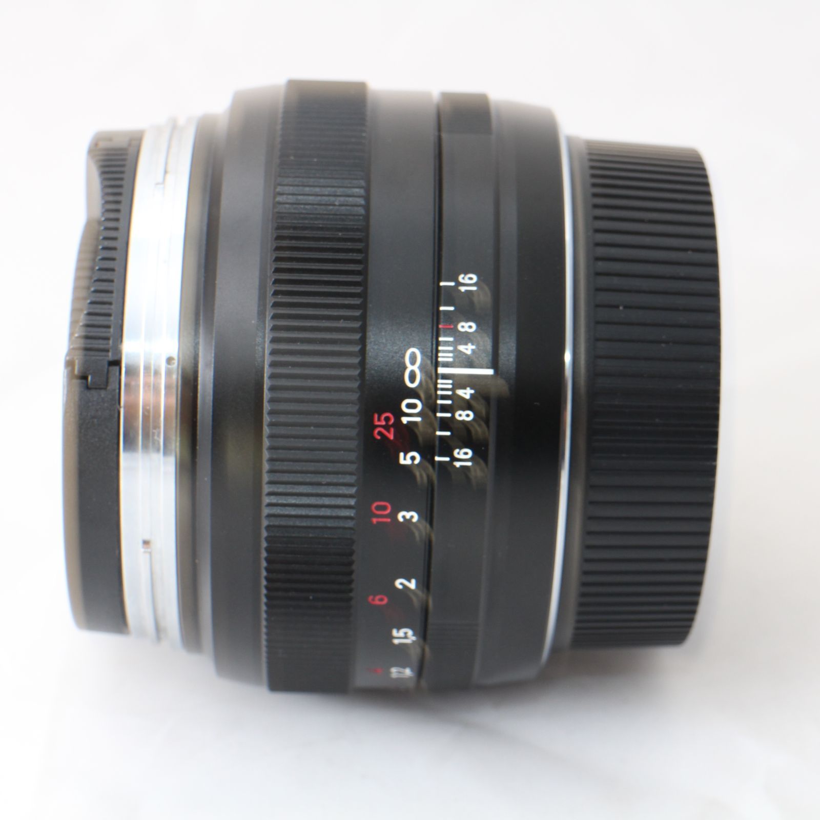 Carl Zeiss Planar プラナー T* 50mm F1.4 キャノン 330:『Carl Zeiss Planar T* 50mm F1.4 ZF.2』 | KASYAPA