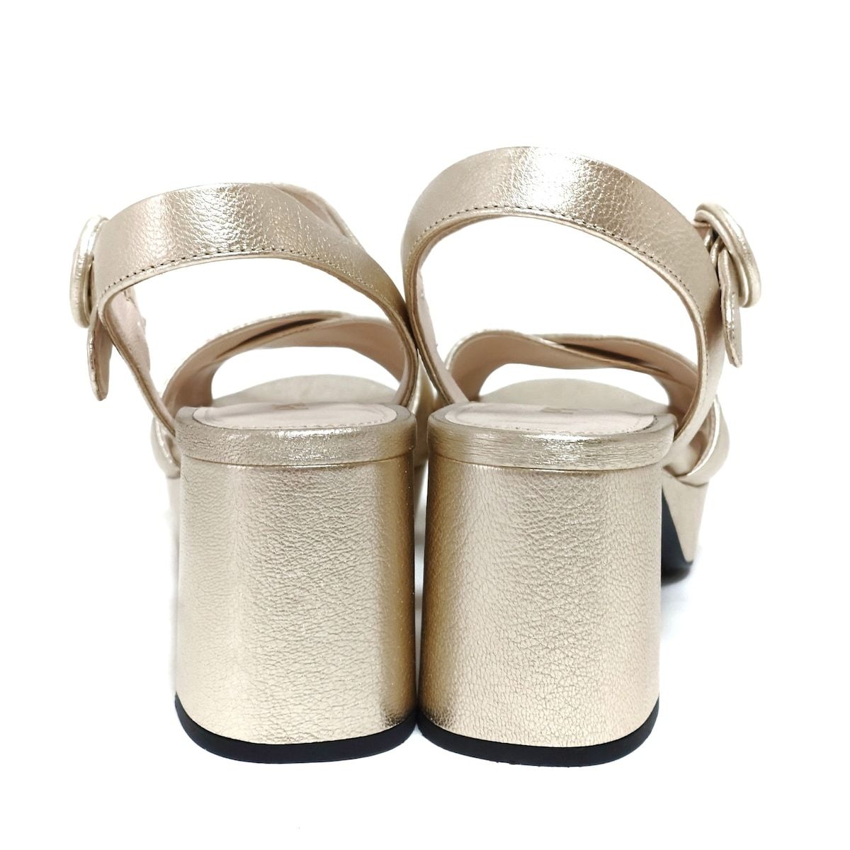 PRADA(プラダ) サンダル 35 1/2 レディース美品 - ゴールド レザー 