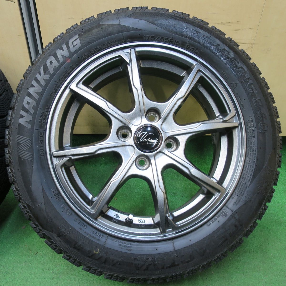 送料無料] バリ溝！21年！キレイ！ほぼ10分☆スタッドレス 175/65R15