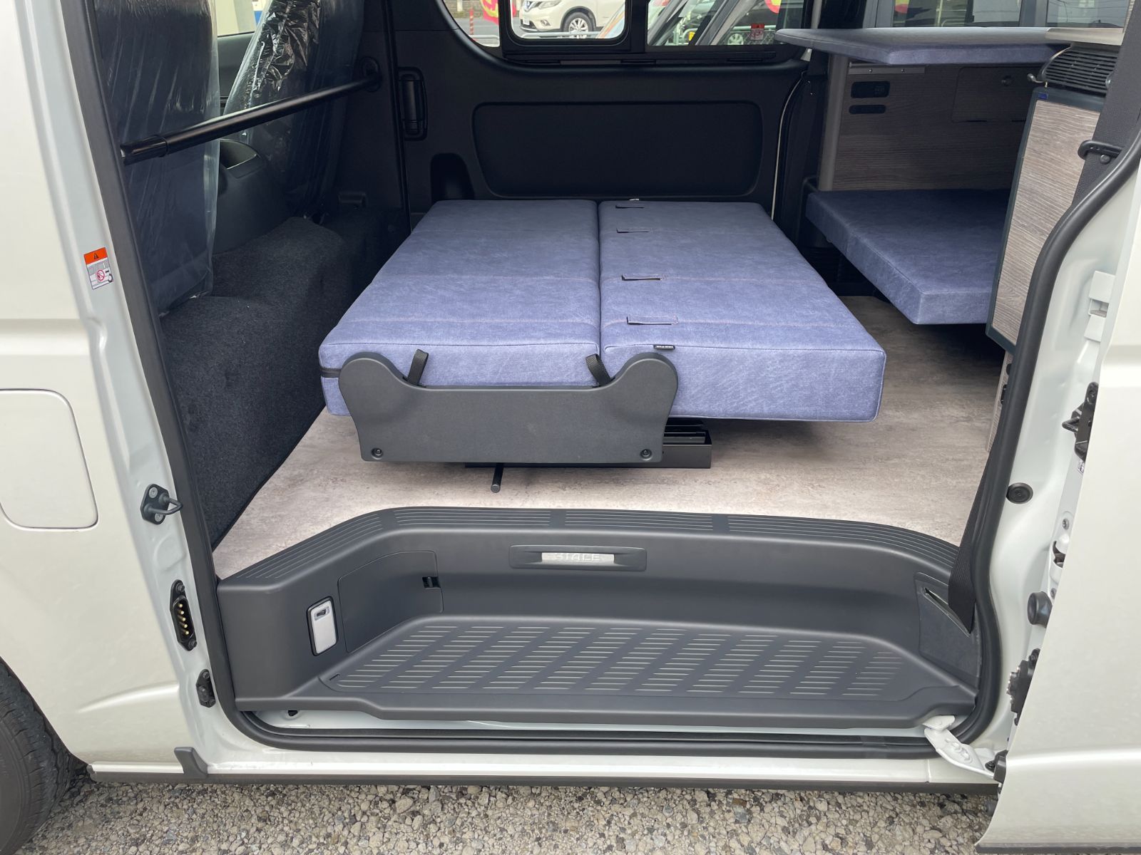 フラットシート ハイエース用 後席 キャンピングカー シート