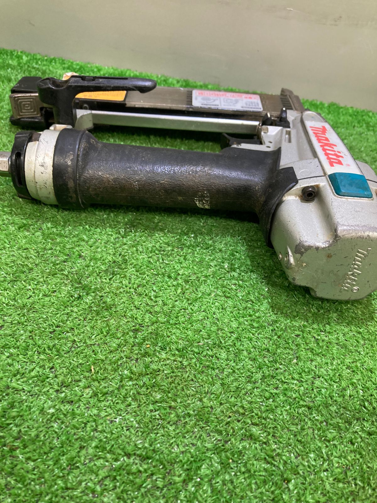 中古品】【0921】☆makita(マキタ) 50㎜常圧仕上釘打 AF502N