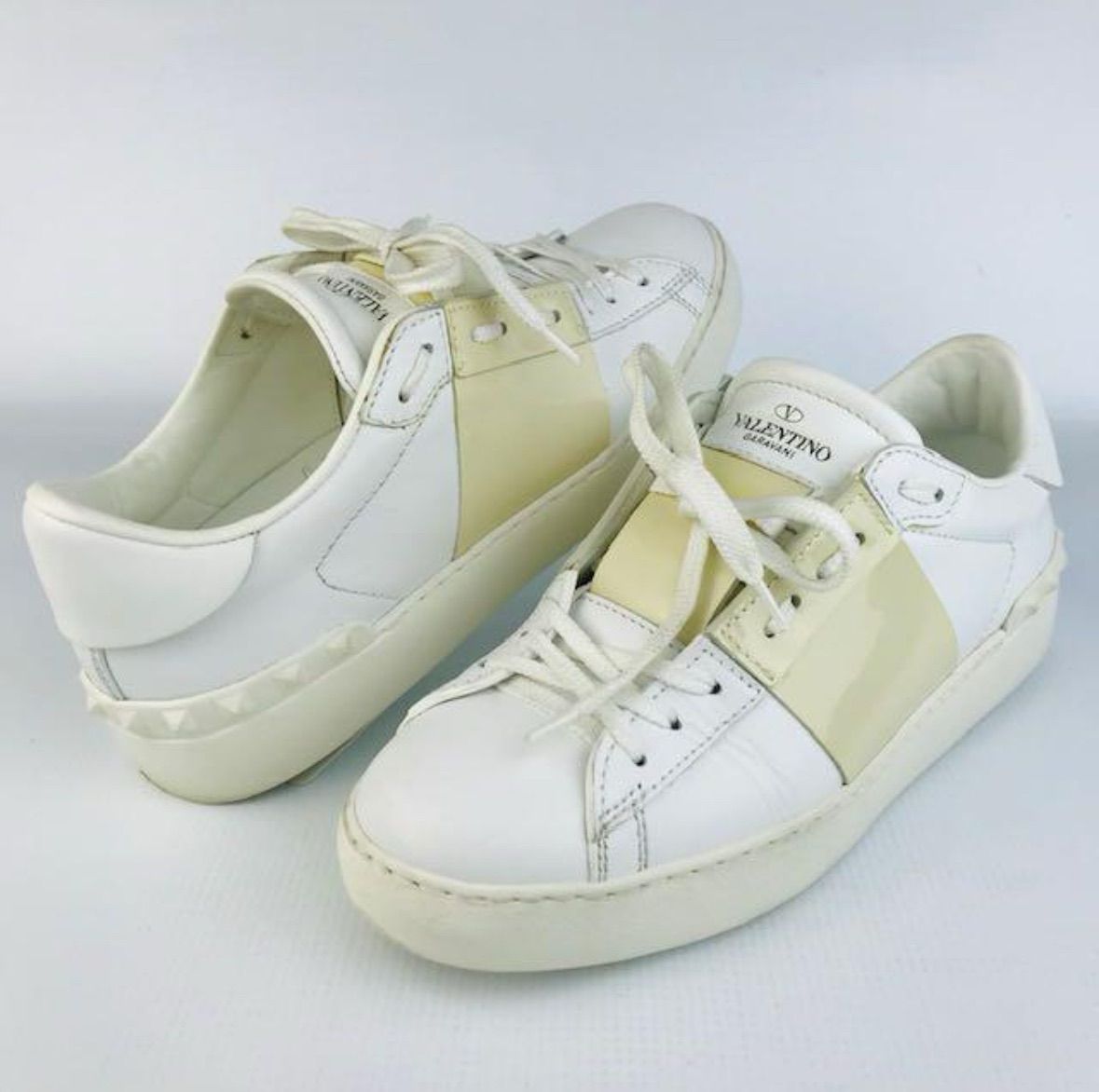 Valentino Garavani ロックスタッズ スニーカー レザー37女 【公式通販】